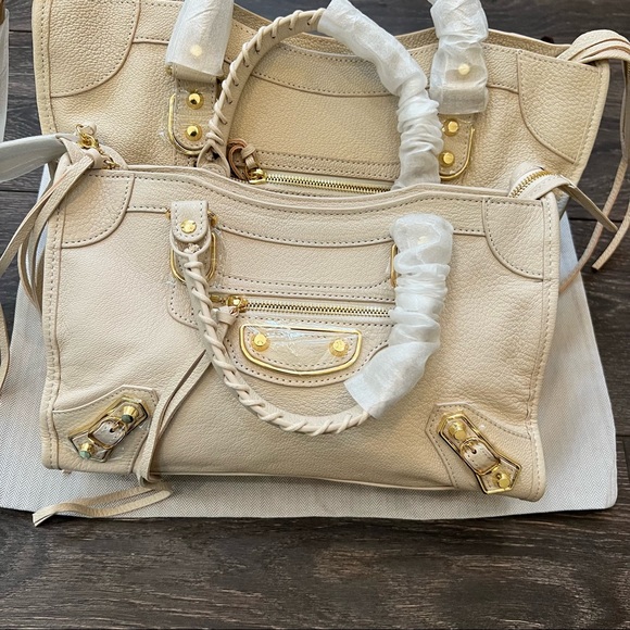 $SOLD$ Cream Genuine Leather handbag with Gold hardware - Picture 5 of 15